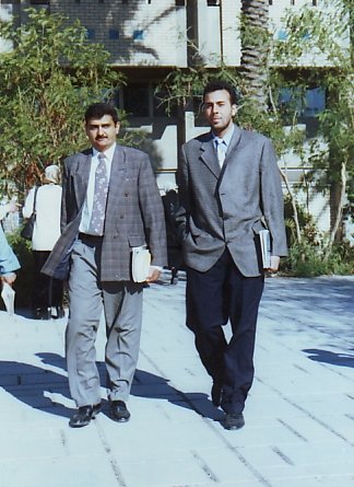 في الجامعة مع الصديق الشاعر عارف الساعدي